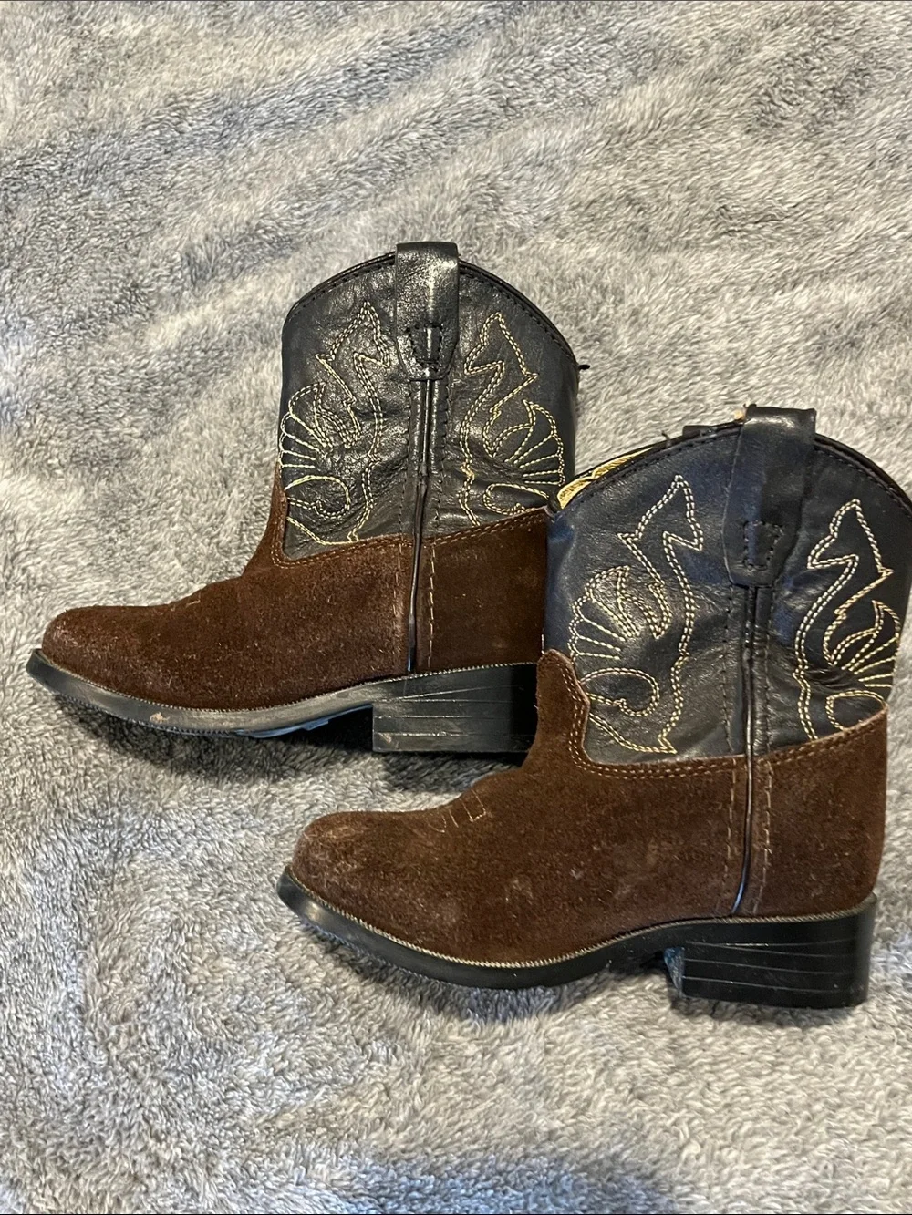 Masterson Boots (5.5) & Realtree Crocs (5) Bundle